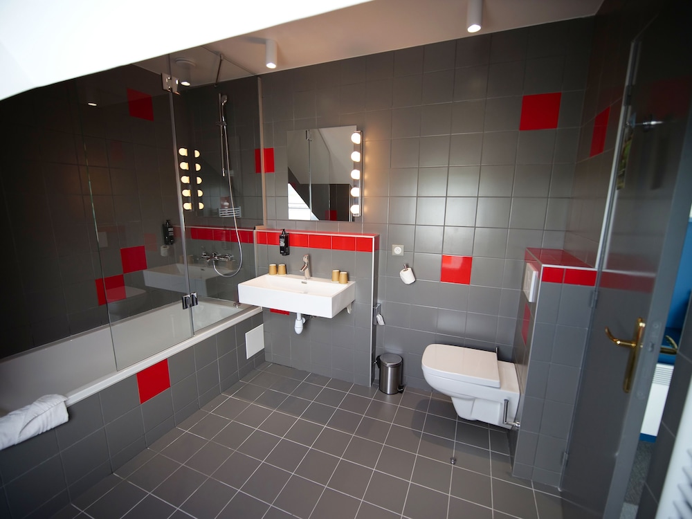Ibis Styles Chartres 50/50