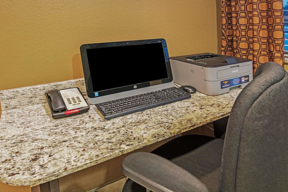 Microtel Inn And Suites Austin 31/38