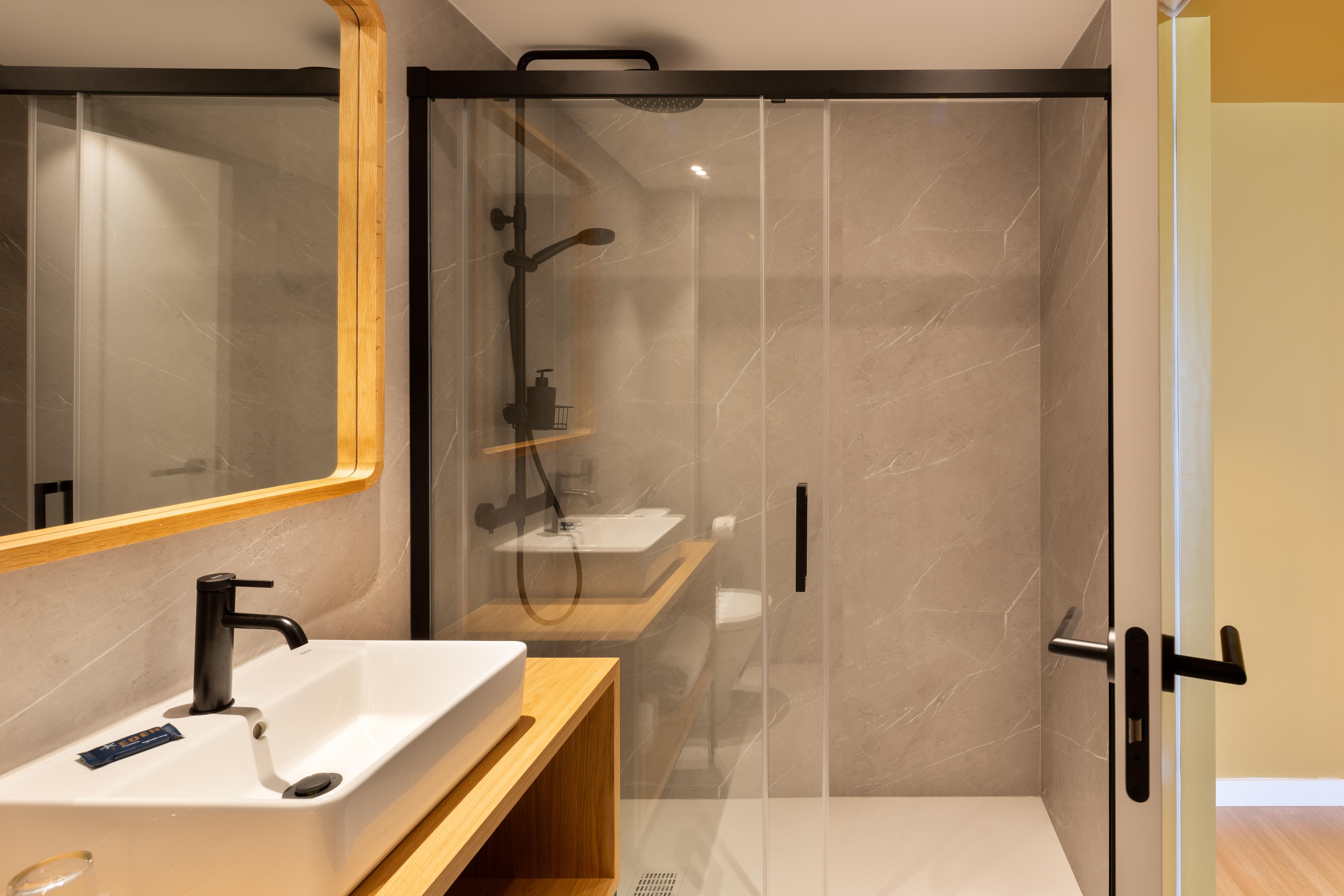 Standard, Double Bed, Side Sea View, Balcony or Terrace، Hotel Playa Mallorca 2/2