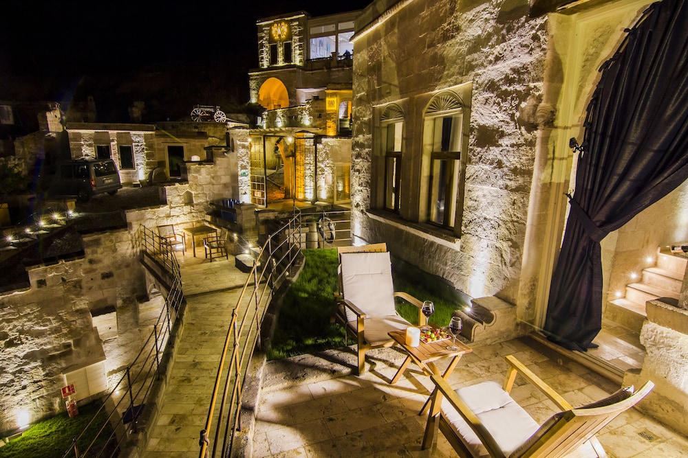 Azure Cave Suites 42/50