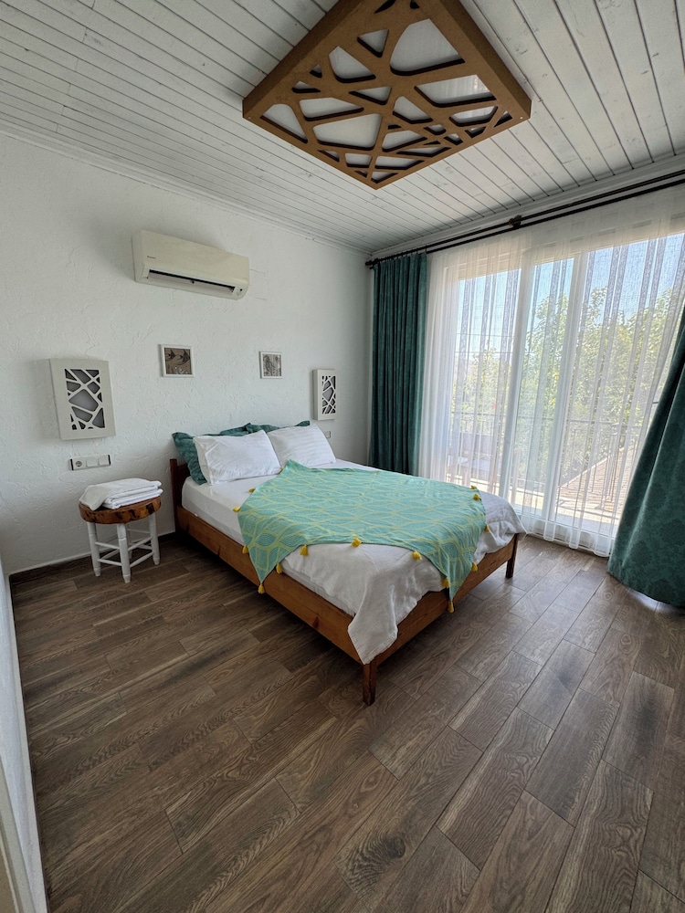 Ceneviz Hotel 7/43