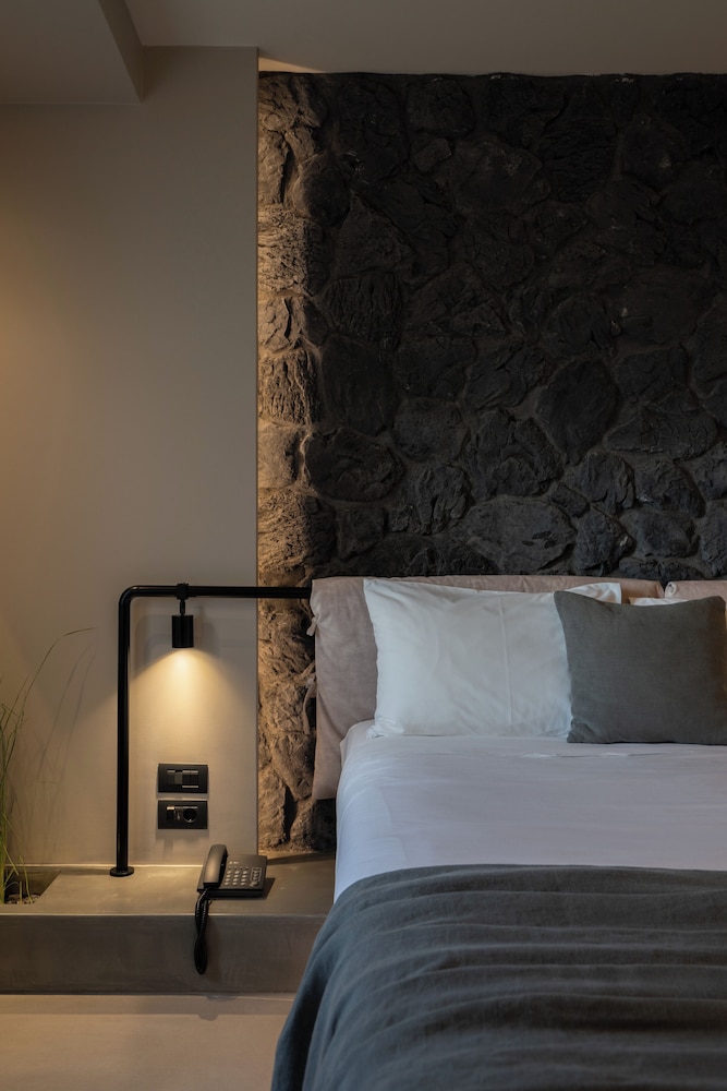 Apikia Santorini Suites - Adults Only 56/85