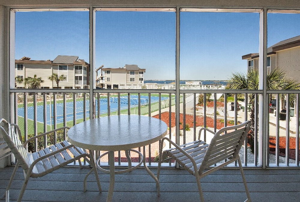 Soundside Holiday Beach Resort 1/64