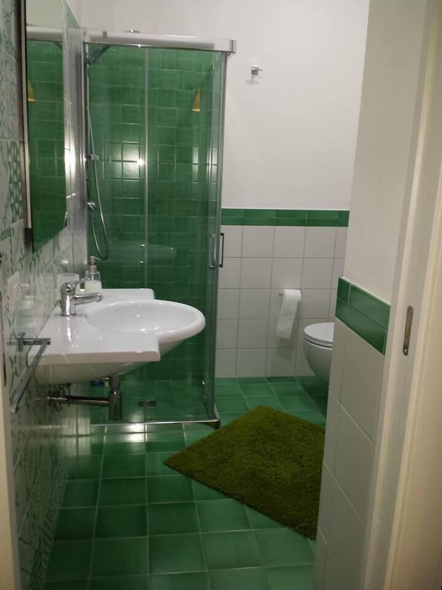 GREEN, DOUBLE BED