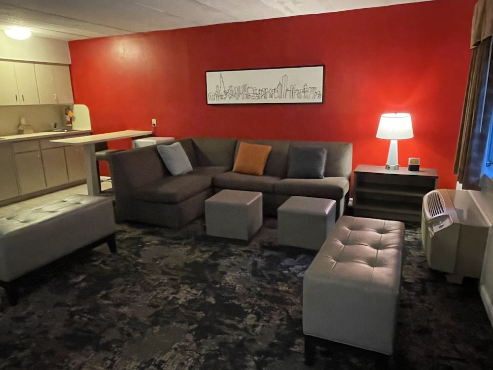 Gold Star Inn Suites 24/40
