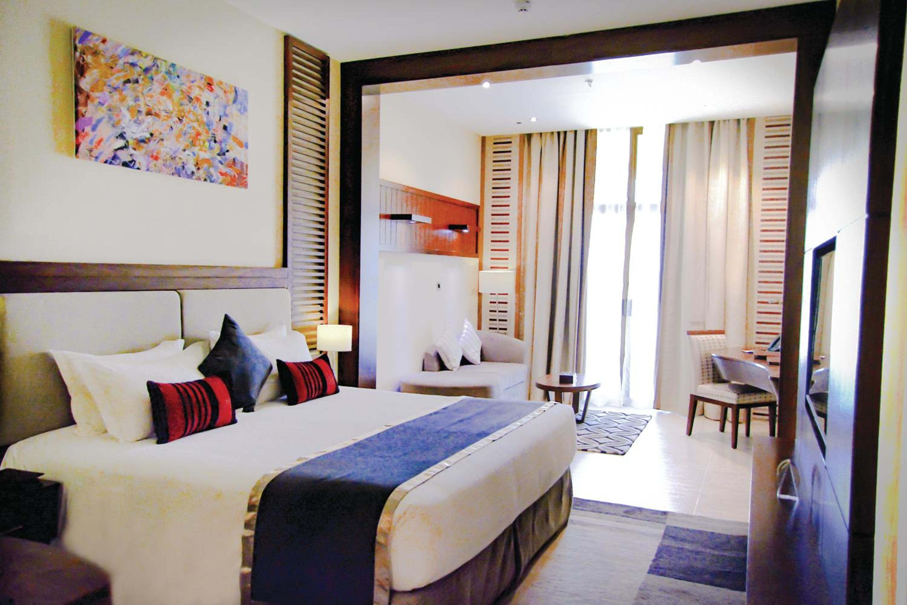 Deluxe, King Bed, Pool View