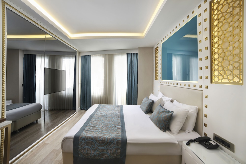 SUPERIOR, DOUBLE OR TWIN BED