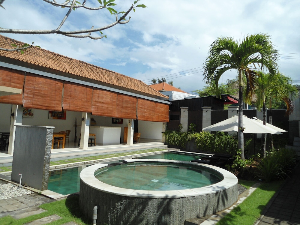 Arya Residence 22/23