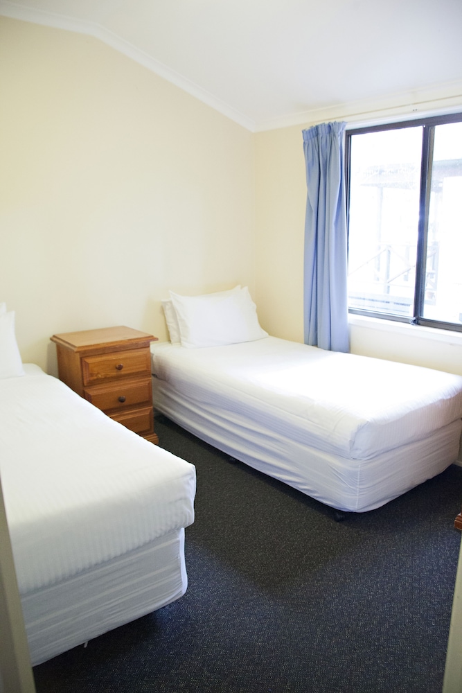 Nepean Shores Riverside Resort & Conference Centre 14/45