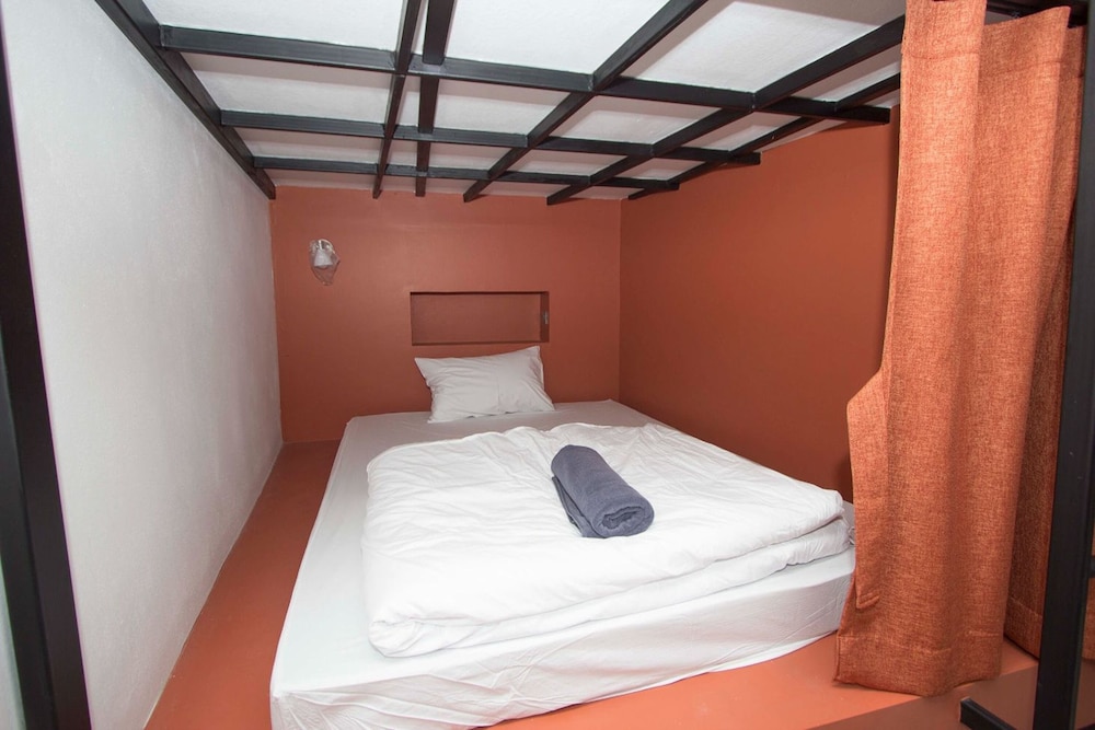 Female Dorm, 10 Beds