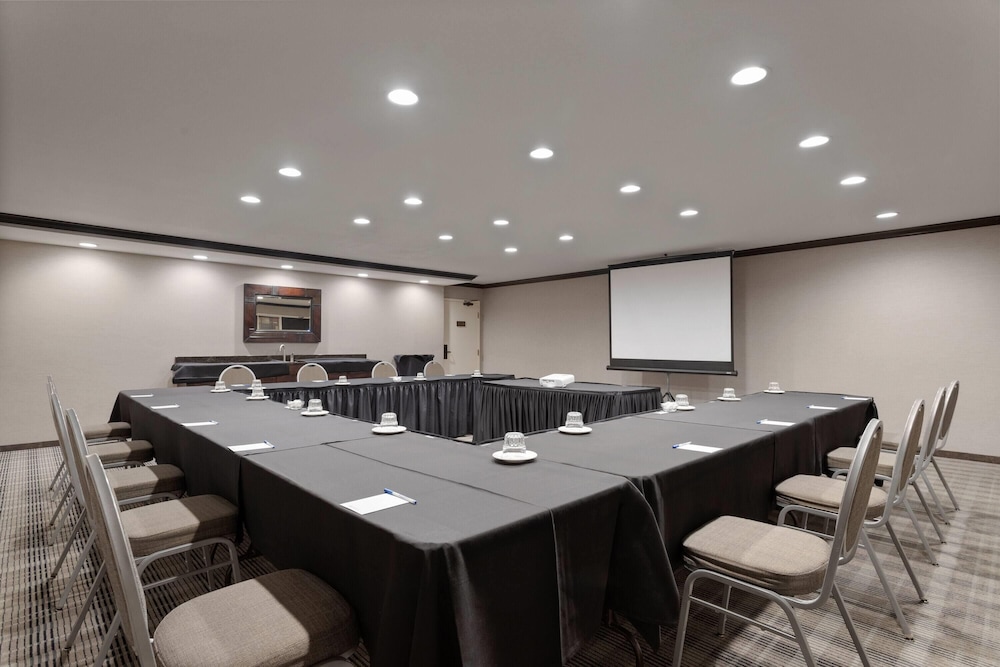 Wyndham Minneapolis South/Burnsville 57/64