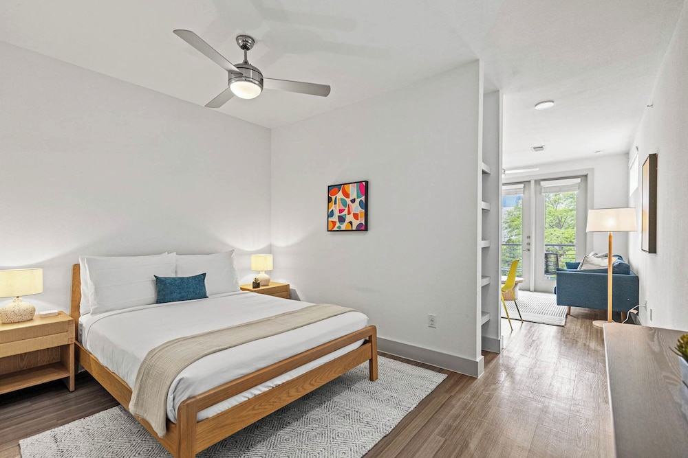 Premium, Studio, Queen Bed, Laundry, Balcony