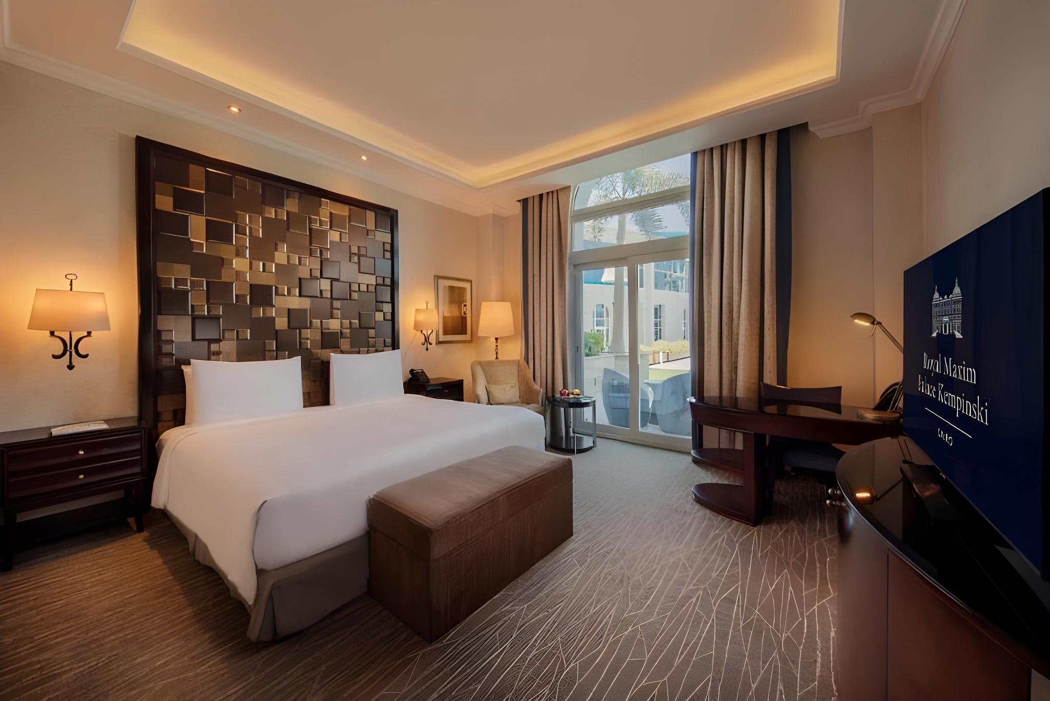 Grand, Pool, Deluxe, King Bed