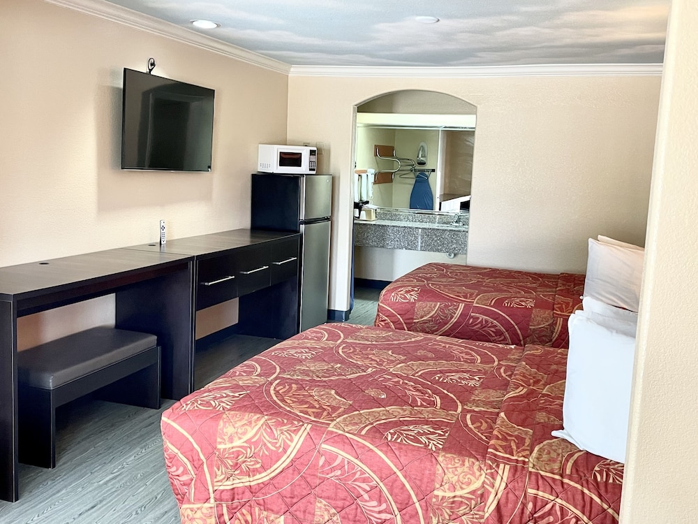 Luxury Inn & Suites Liberty 24/65