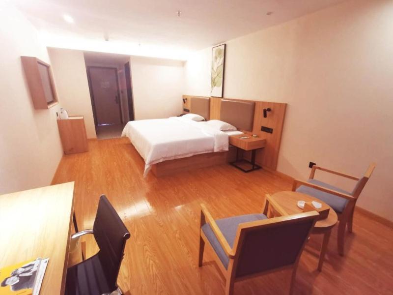 GreenTree Inn Qinzhou East Railway Station 11/17