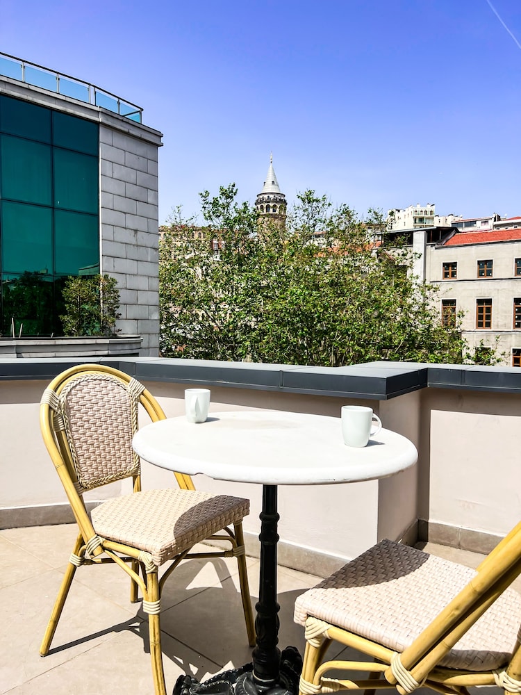 Triada Hotel Karakoy 57/65