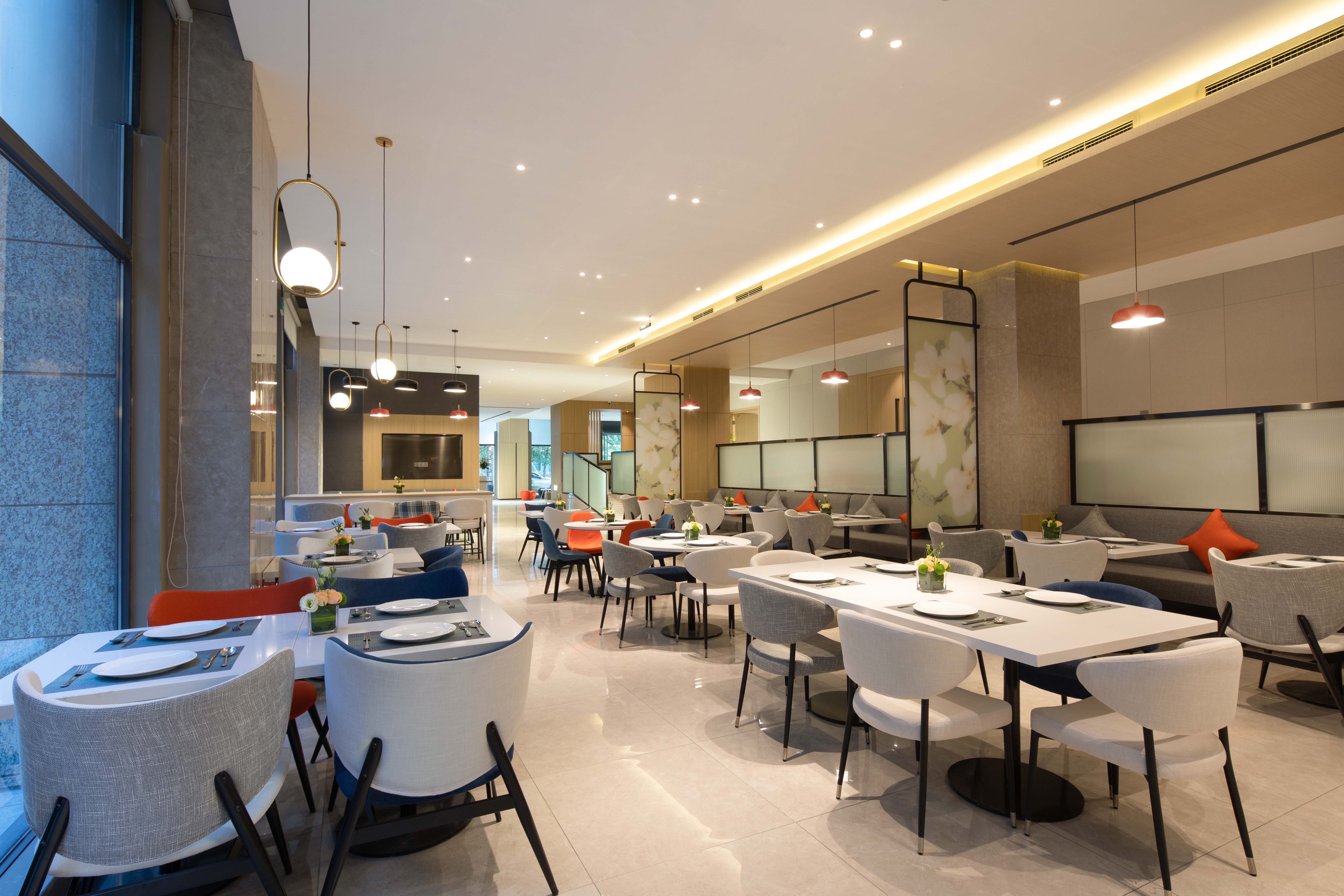 Holiday Inn Express Chengdu Wuhou New City 38/50