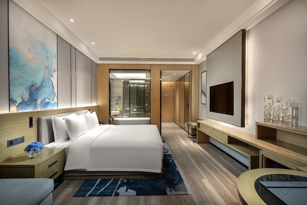EXECUTIVE, KING BED