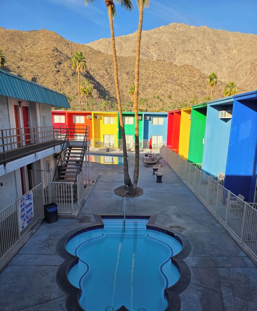 Delos Reyes Palm Springs 38/63