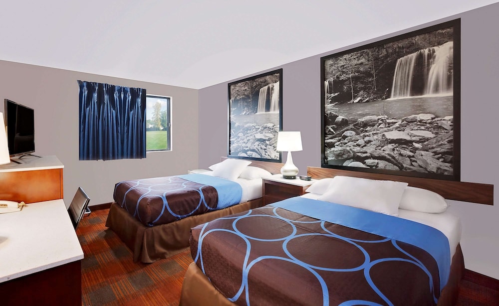 Super 8 by Wyndham Fayetteville 7/27