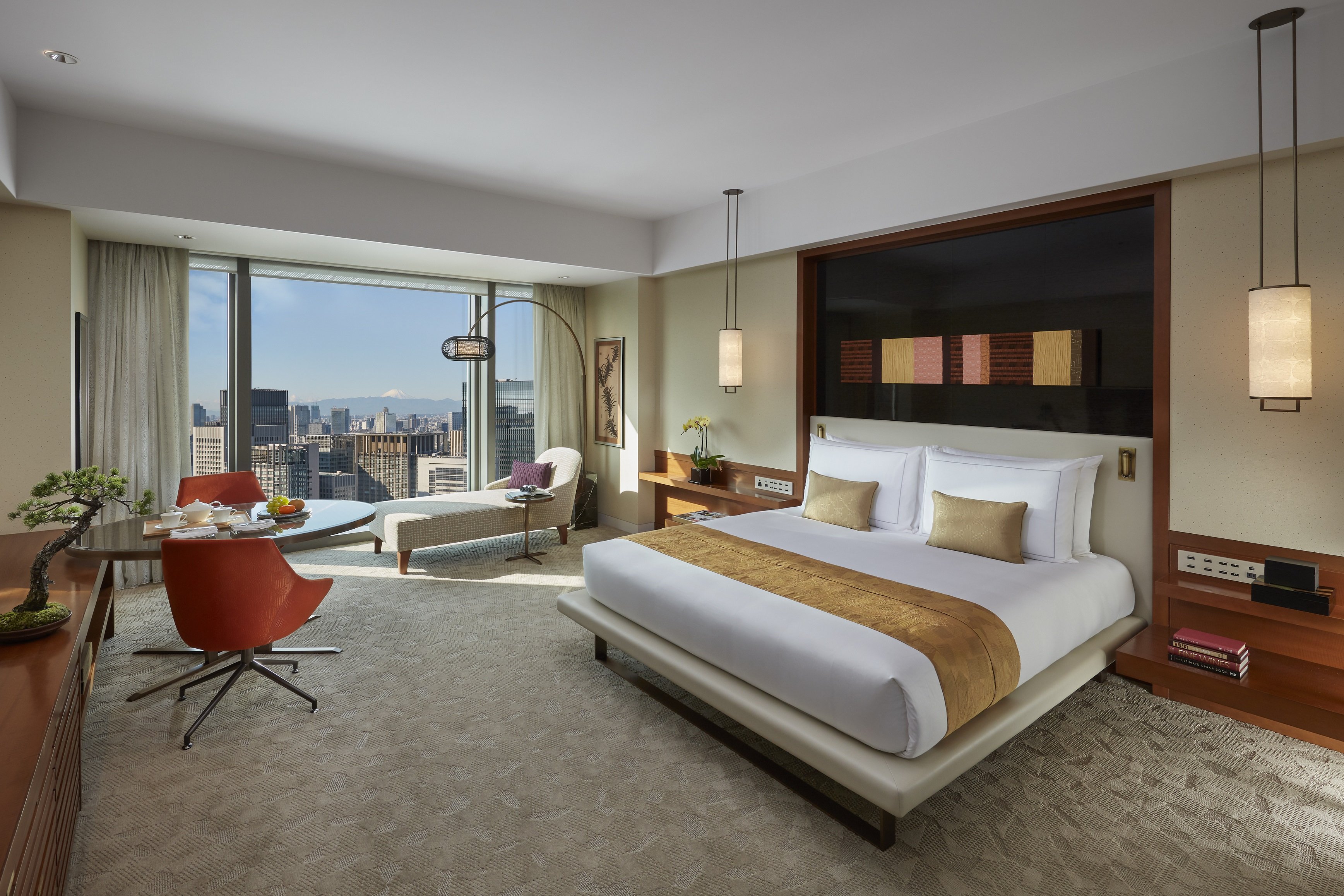 DELUXE, KING BED