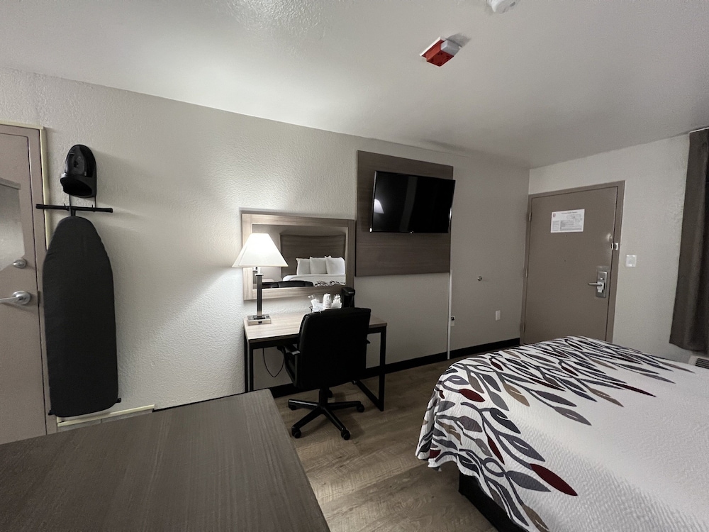 Red Roof Inn Birmingham South 24/41