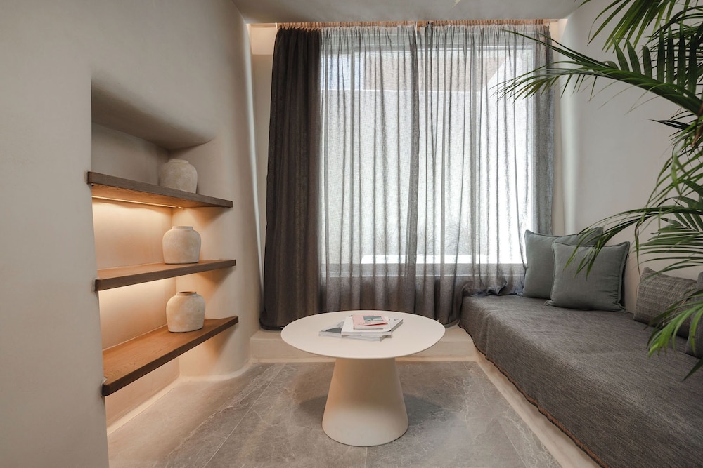 Emery Boutique Apartments 49/50