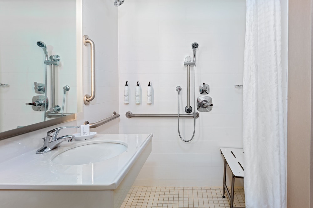 جناح بسرير كينج مع سرير سحّاب إضافي، SpringHill Suites by Marriott Asheville 2/4