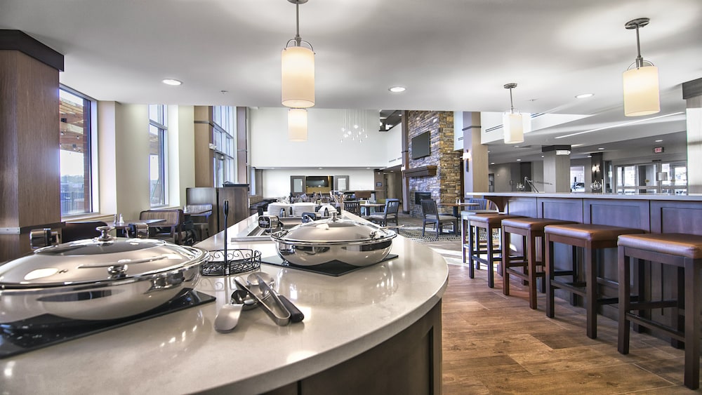 STAYBRIDGE SUITES MARQUETTE 62/82