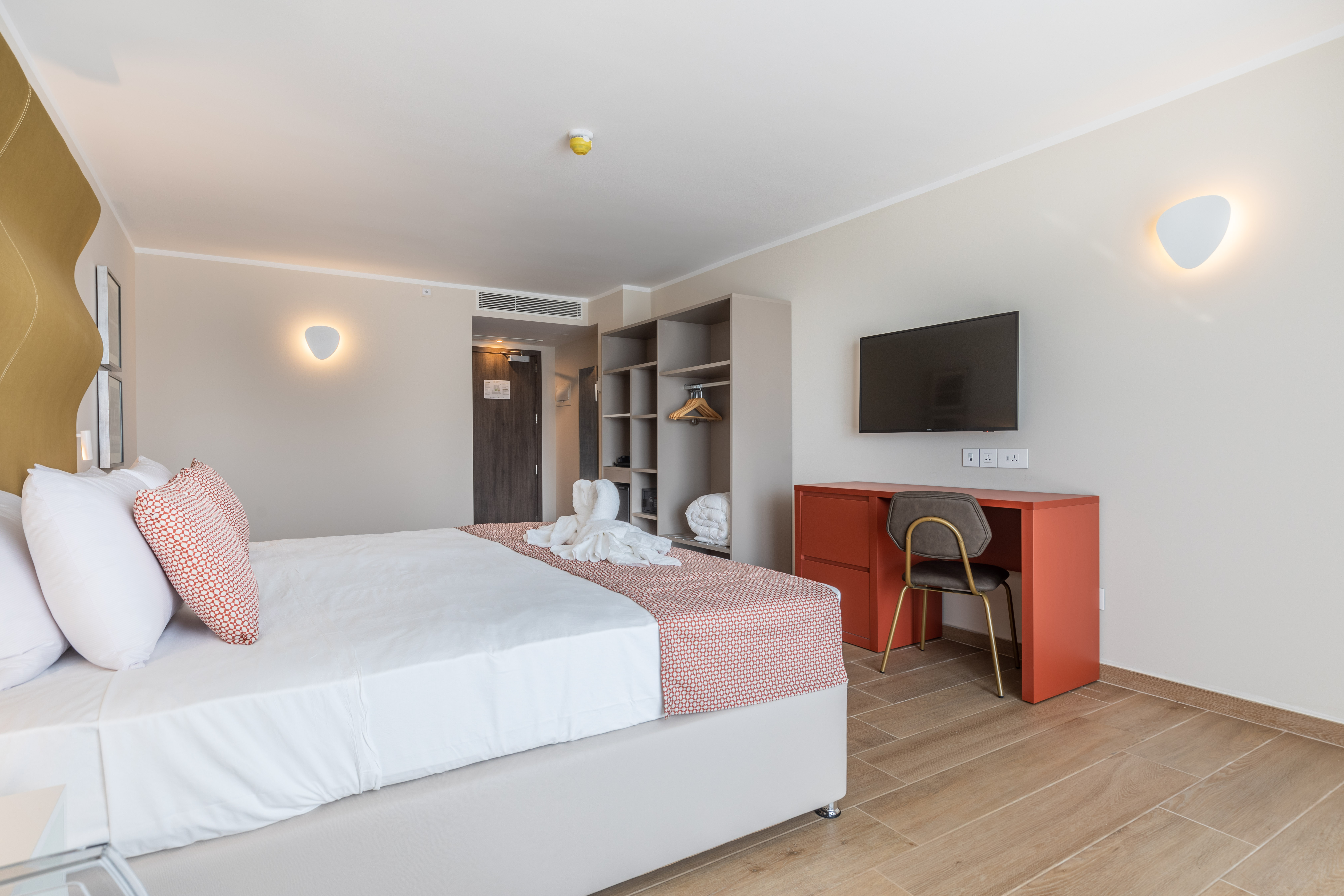Room, Triple, Lateral Side Sea View