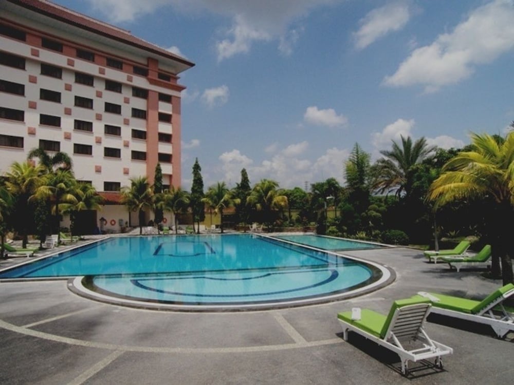 The Sunan Hotel Solo 49/50