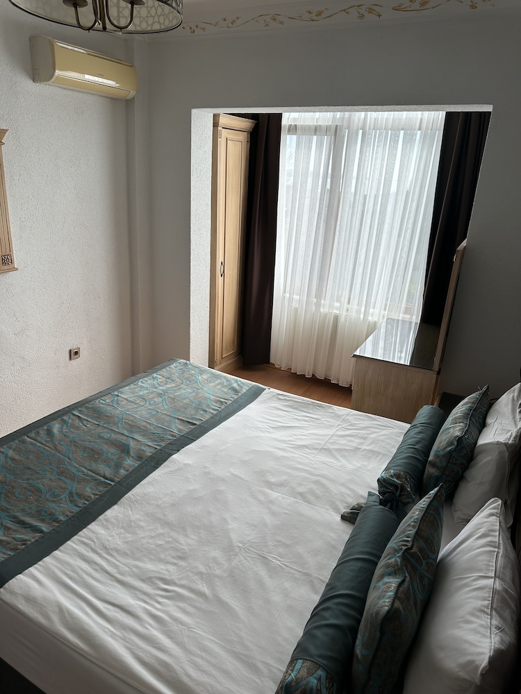 Blue Tuana Hotel 26/70