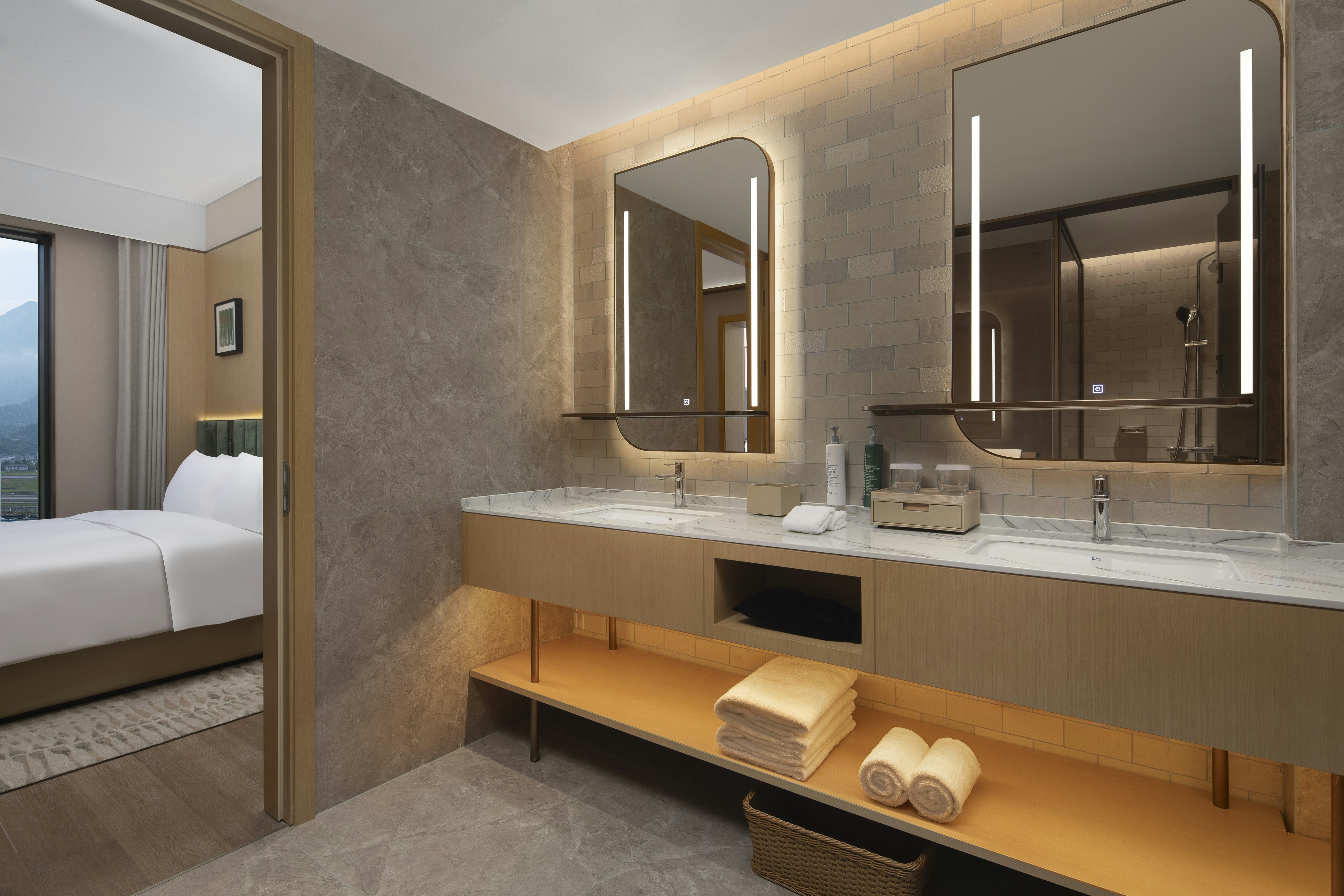 Deluxe, Suite, King Bed, Hilton Garden Inn Zhangjiajie Tianmen Mountain 3/3