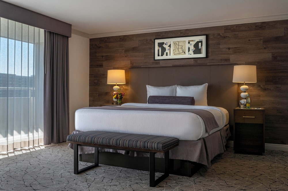 Classic, Queen Bed, Balcony
