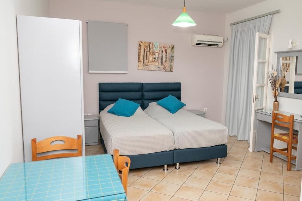 ROOM, QUADRUPLE, BALCONY