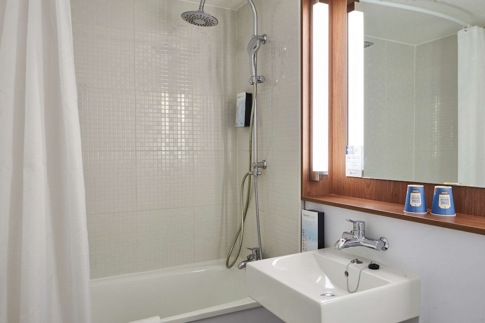 Campanile Brie Compte Robert 43/44