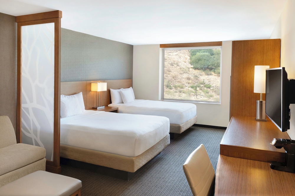 Deluxe, 2 Queen Beds, Golf Course View