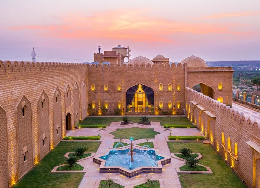 Sairafort Sarovar Portico 30/33