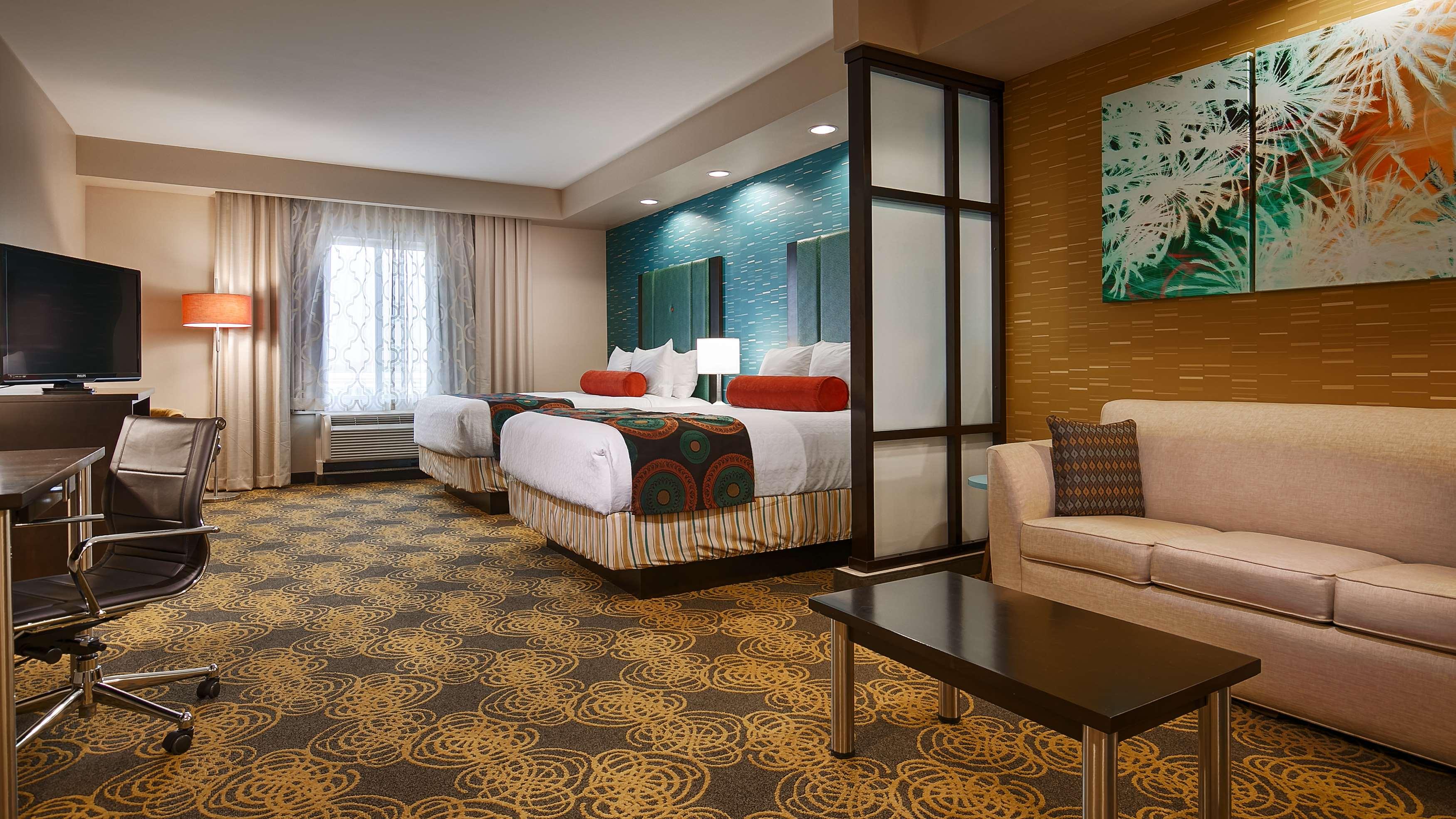 غرفة بسريرين كوين، Best Western Premier Ashton Suites Willowbrook 2/3