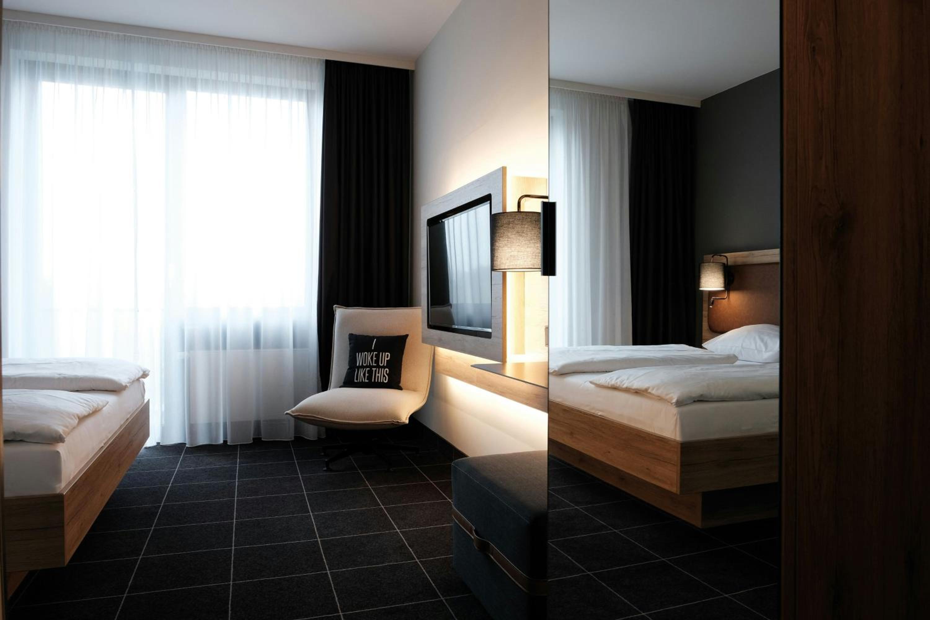 غرفة قياسية بسرير كينج وسرير كوين، FOUR POINTS FLEX by Sheraton Ratingen Dusseldorf Airport 10/10