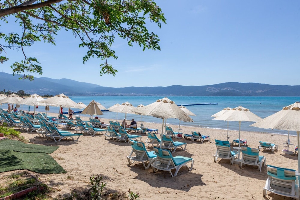 The Holiday Resort 50/54
