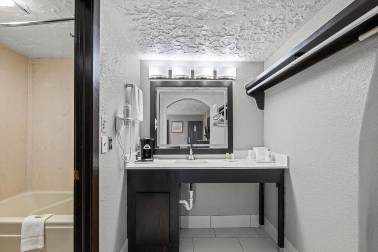 Super 8 by Wyndham Norman West 16/16