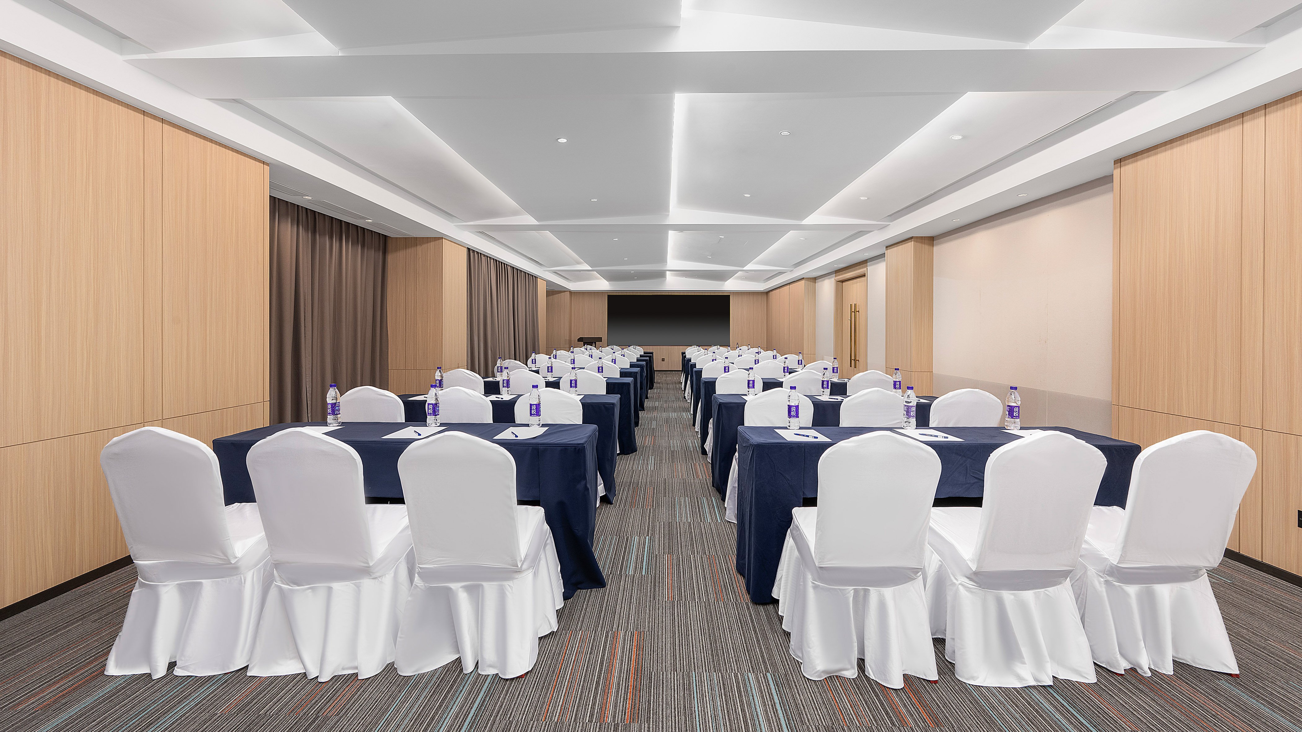 Holiday Inn Express Qingdao Hongdao Station 19/20