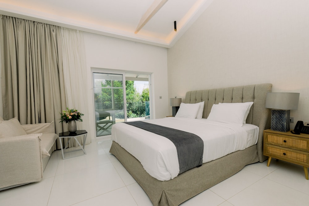 Villa, Queen Bed, Sofa, Ray Hotel Corfu 2/3