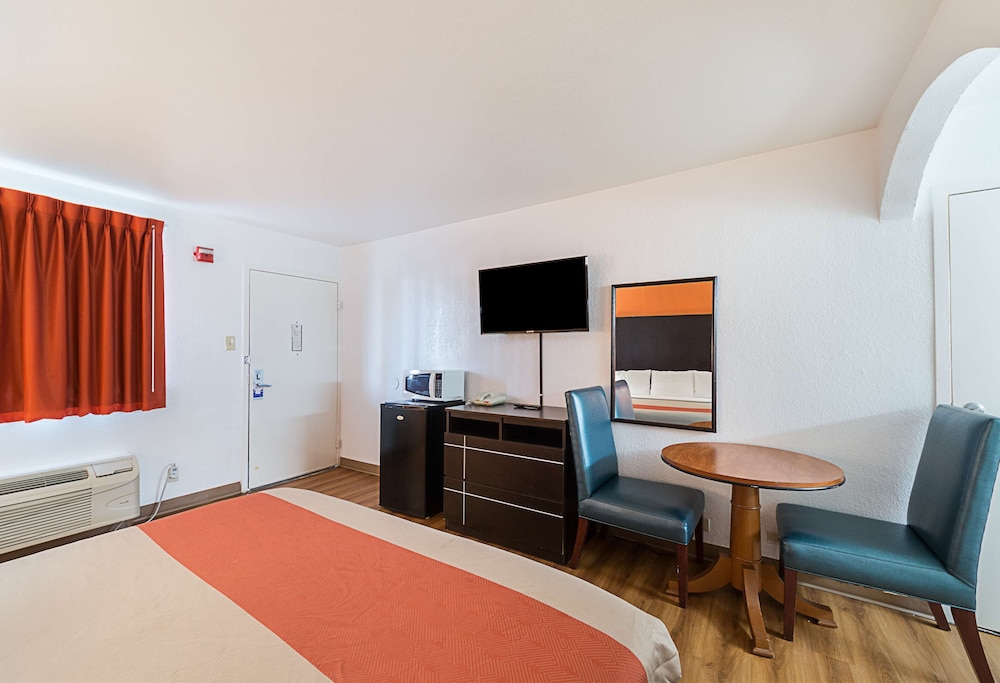 Motel6 San Antonio, TX - I-10 West 34/55