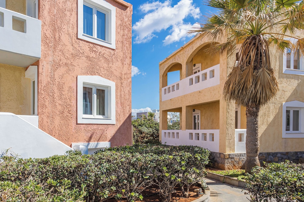 Niros Beach Apartments 55/58