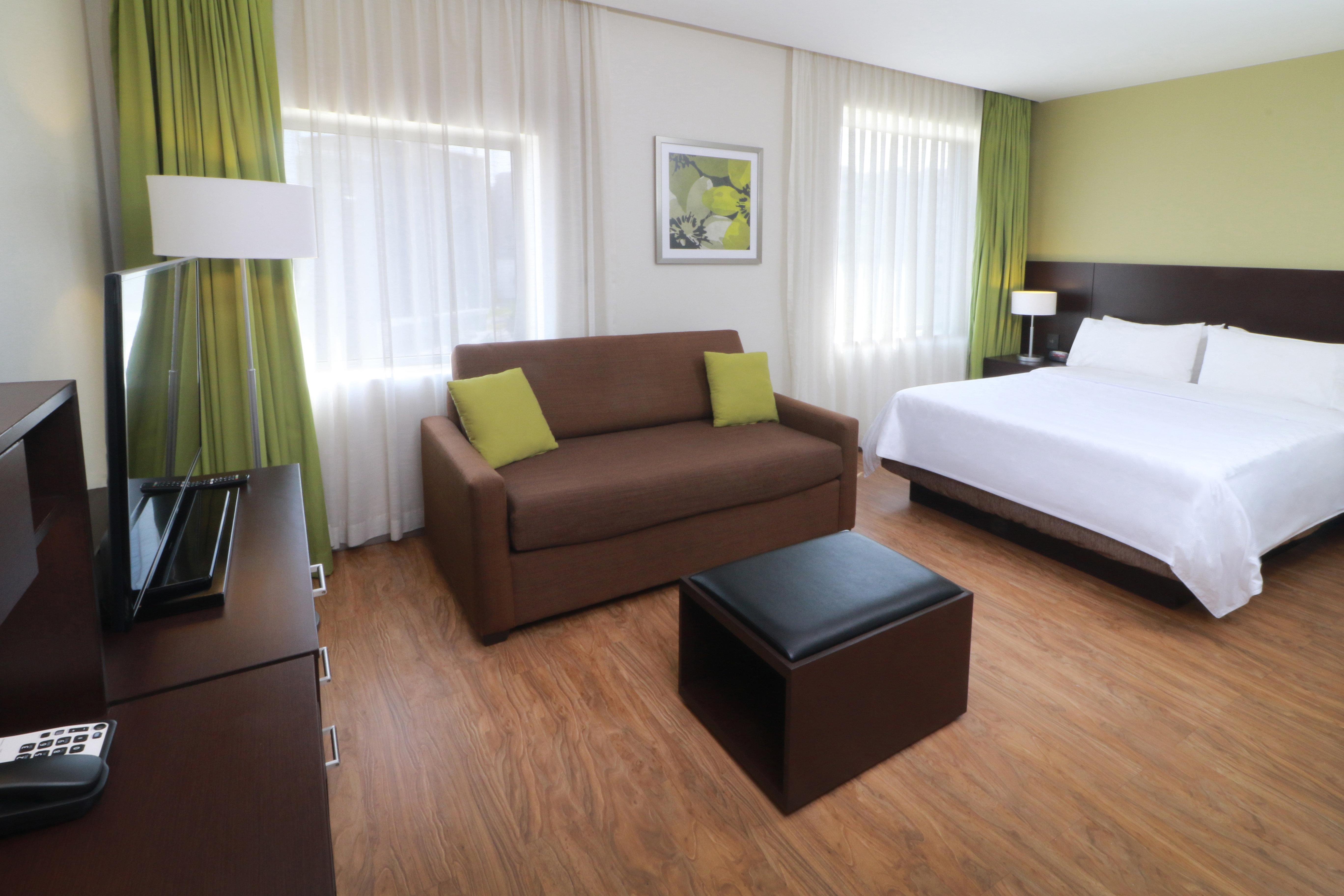 Studio, Queen Bed