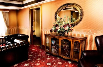 Golden Boutique Hotel Melawai 43/48