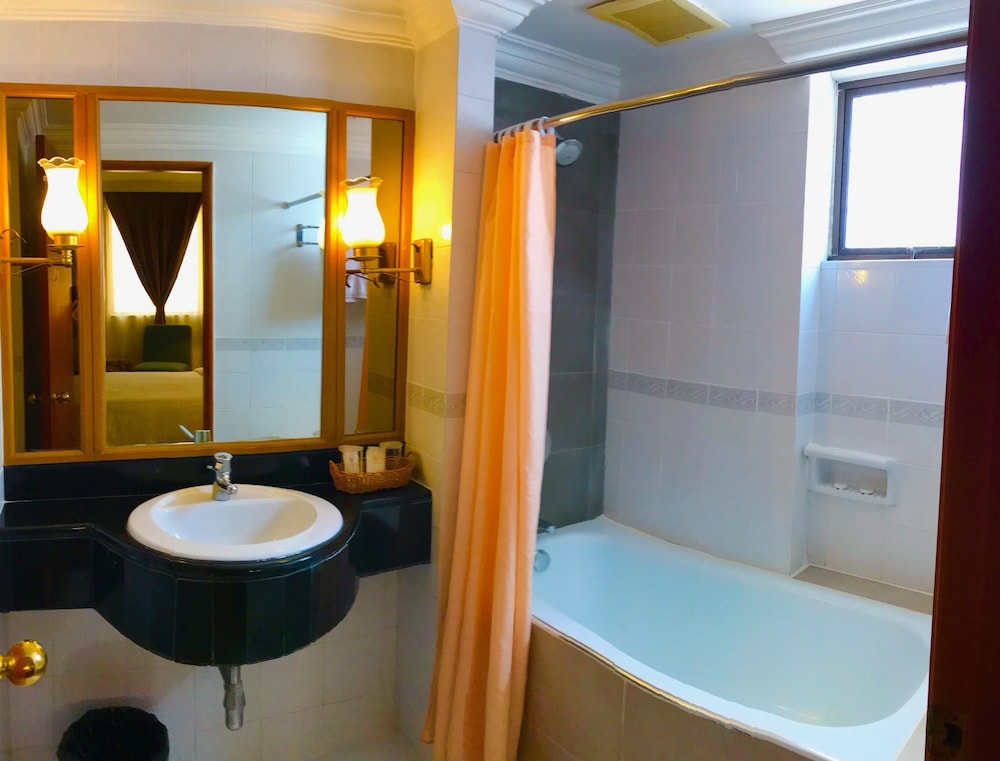 The Executive Hotel 23/25