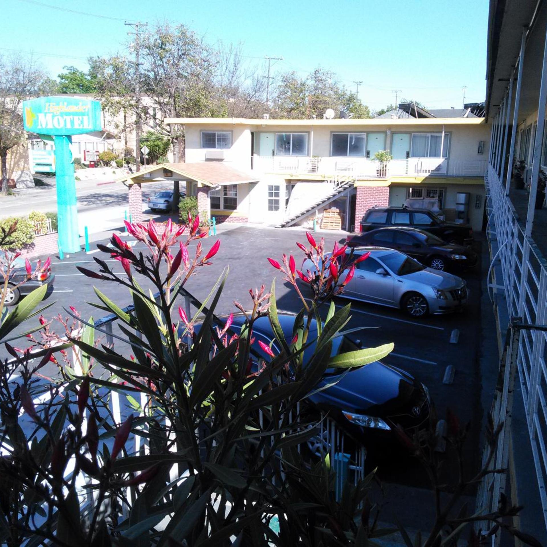Highlander Motel 48/56
